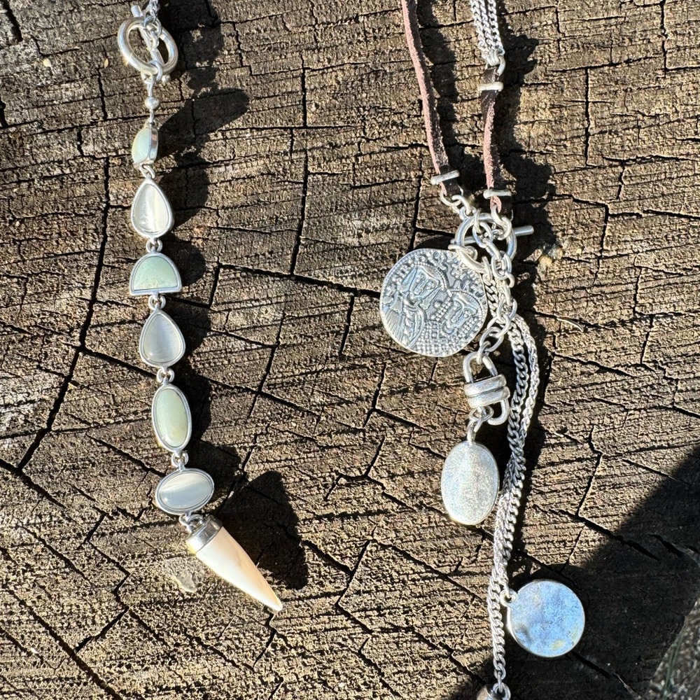 Lucky brand jewelry set of 6 necklaces and 2 sets of earrings - Picture 4 of 5